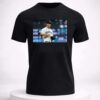 mariners catch ball in shirt