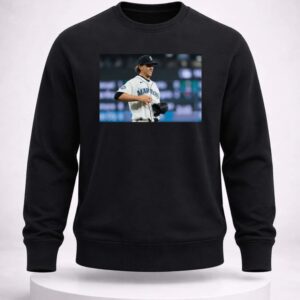 mariners catch ball in shirt2
